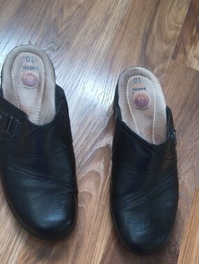 Earth Black Leather Slip-On Clogs